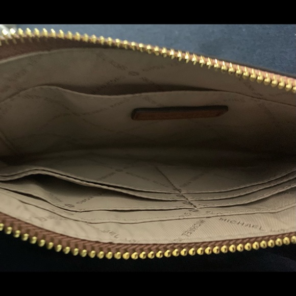 Nwnt MK wristlet. Compartments for your credit cards. Fits most phones. - Picture 5 of 7